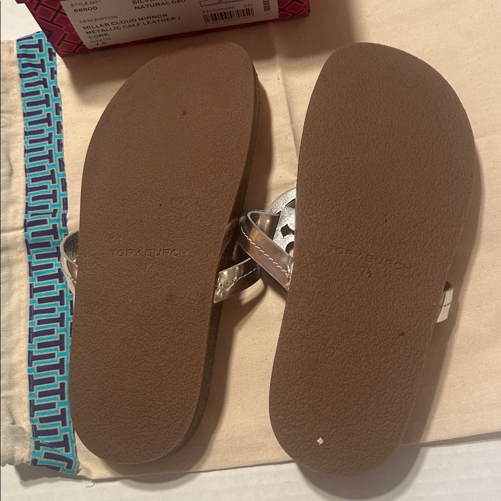 Tory Burch Silver Miller Cloud Mirror Metallic Sandals too big for me never worn - Picture 4 of 5